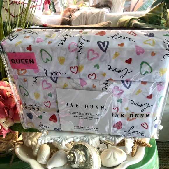 NIP 💞Rae Dunn Queen Love Hearts Sheet Set - Picture 1 of 5